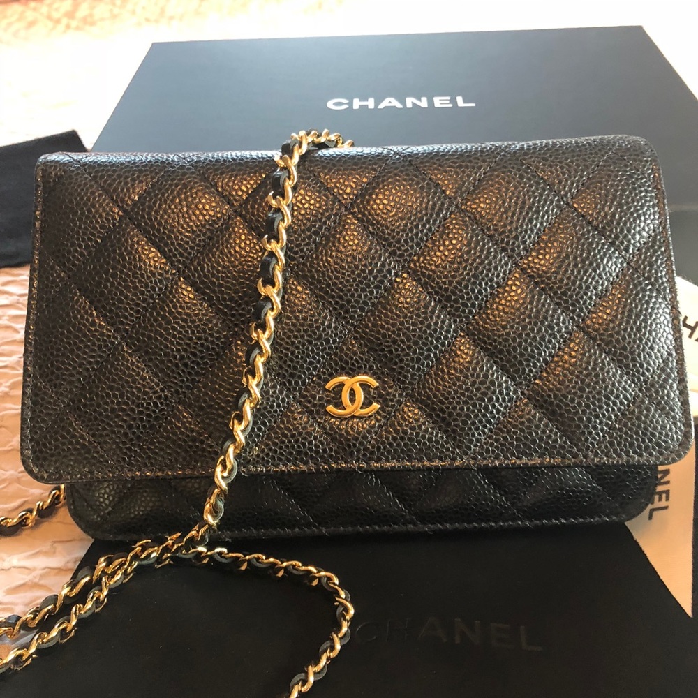 Chanel Walet on a Chain, gold hardware